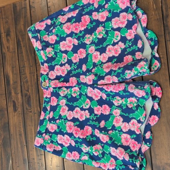 Lilly Pulitzer Darcy Scalloped Knit Shorts - Picture 2 of 8